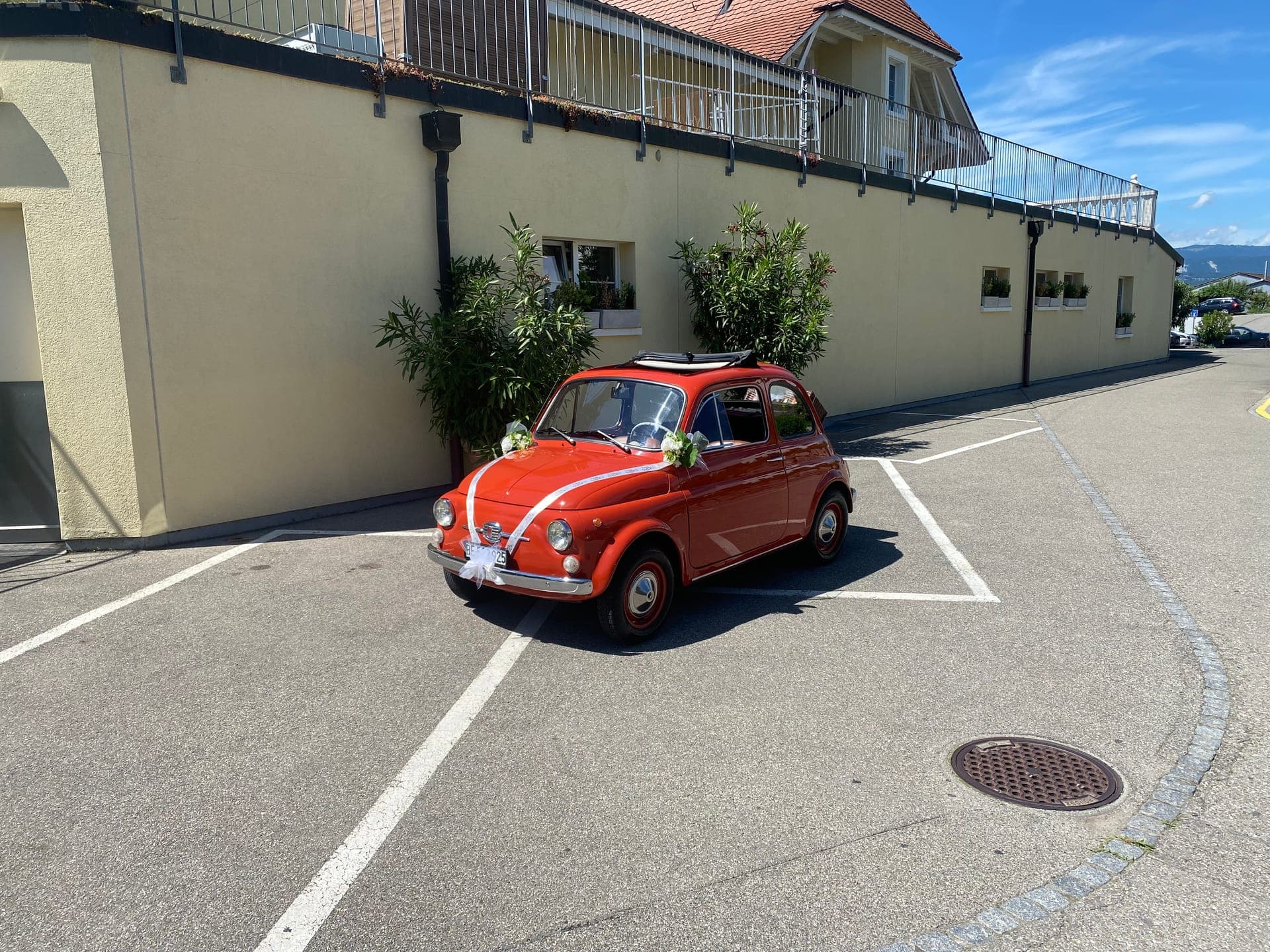 Fiat 500 Oldtimer als Hochzeitsauto mit Chauf