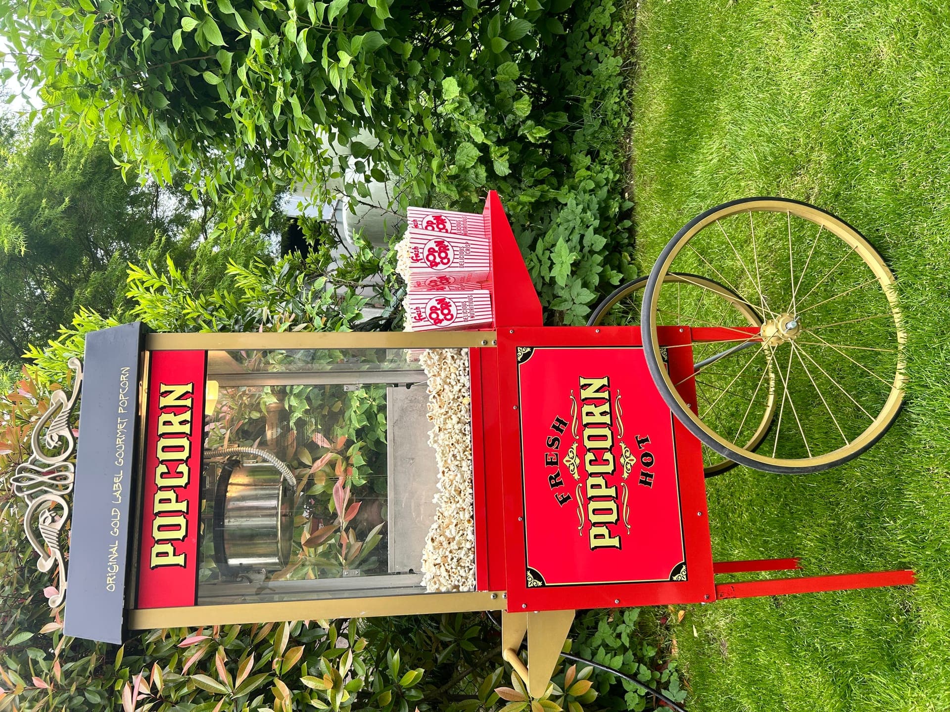 Popcornmaschine mieten – frisches Popcorn für