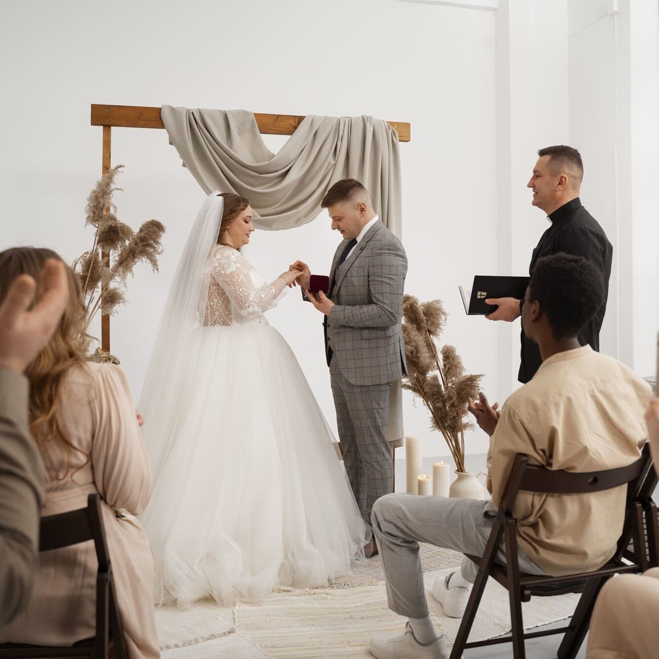 Officiants de cérémonie pour votre mariage en Suisse