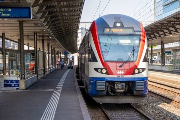 Date Ideen Schweiz Winter: entspannt mit der SBB zu Städtedates in Zürich, Basel und Bern anreisen