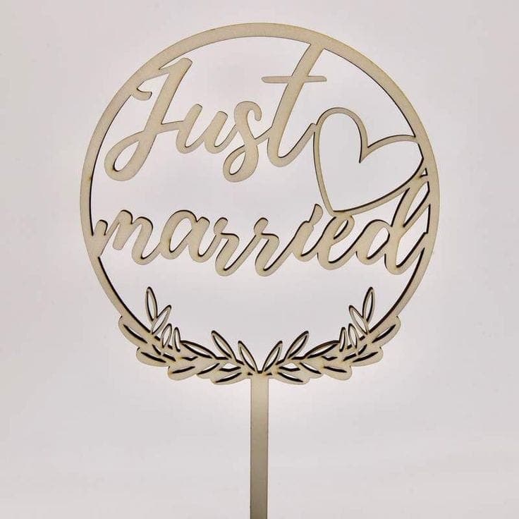 ein runder Topper mit dem Schriftzug „Just married“ für den perfekten Hochzeit Cake.
