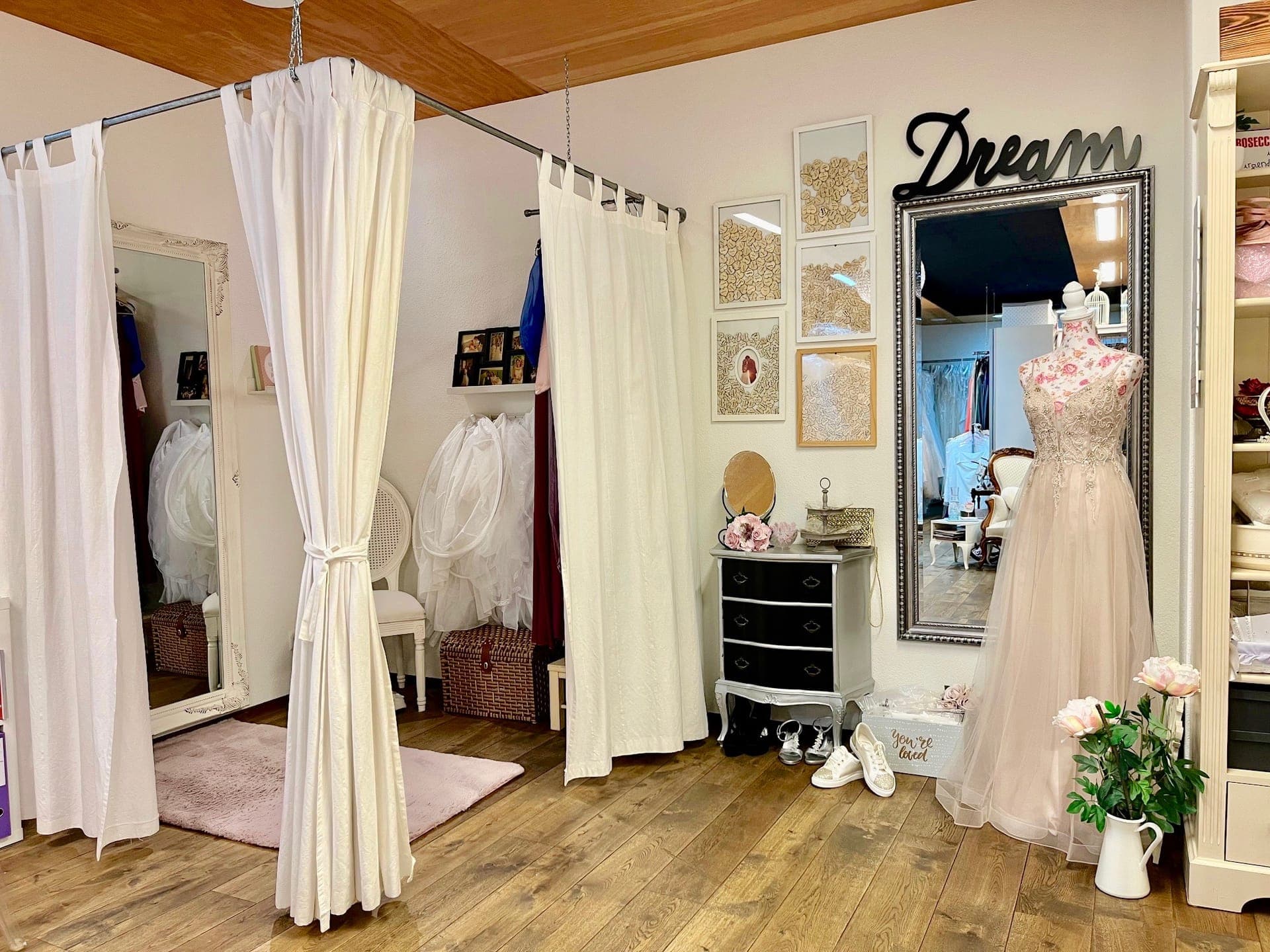 Brautkleid Zug: meinKleid-deinKleid Boutique