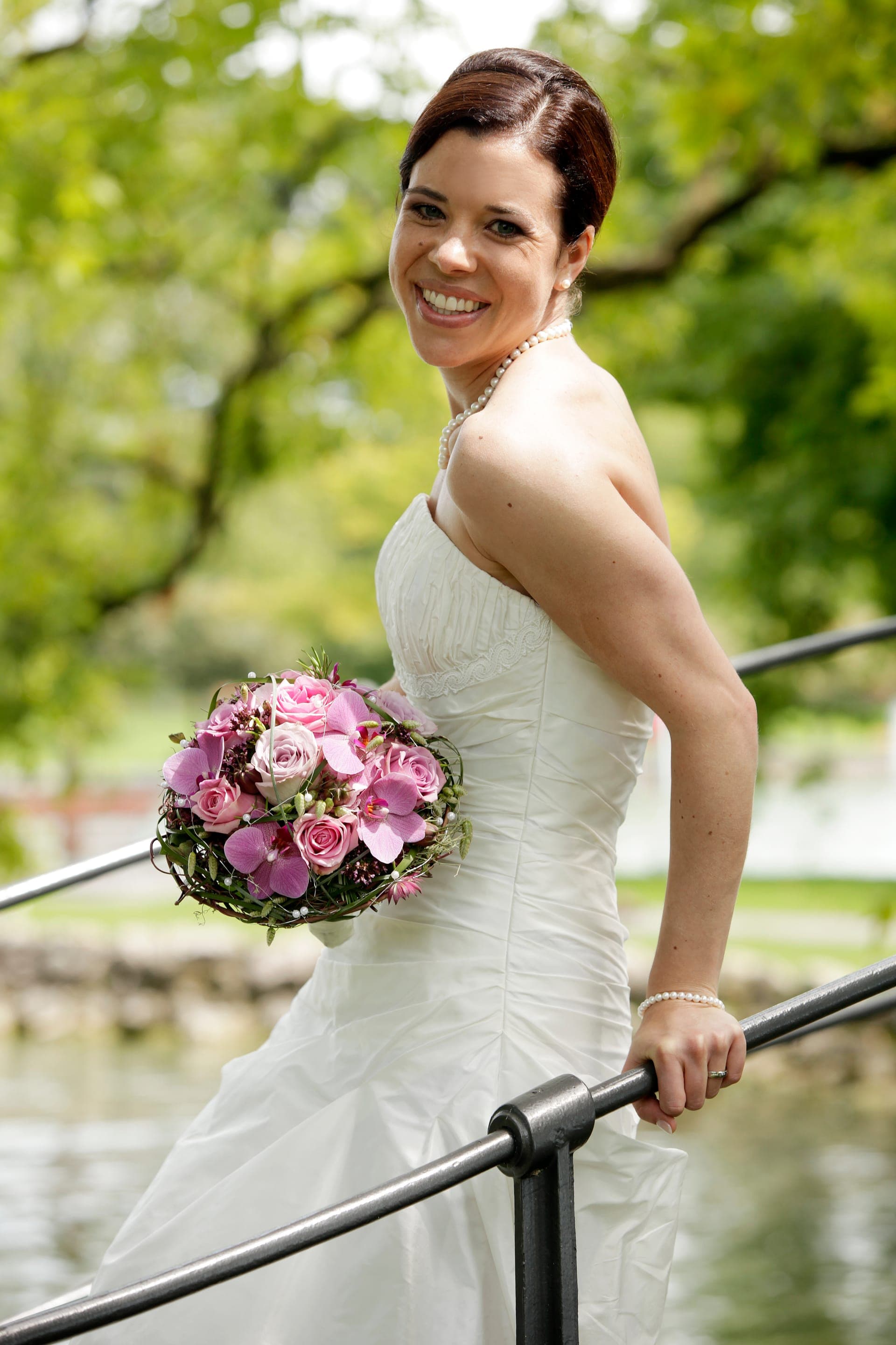 Brautkleid Basel-Landschaft: Alexandra Mueller Couture